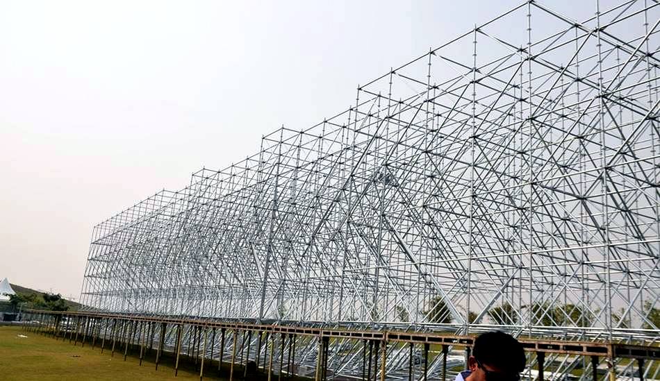 Massive Ringlock scaffolding screen structure