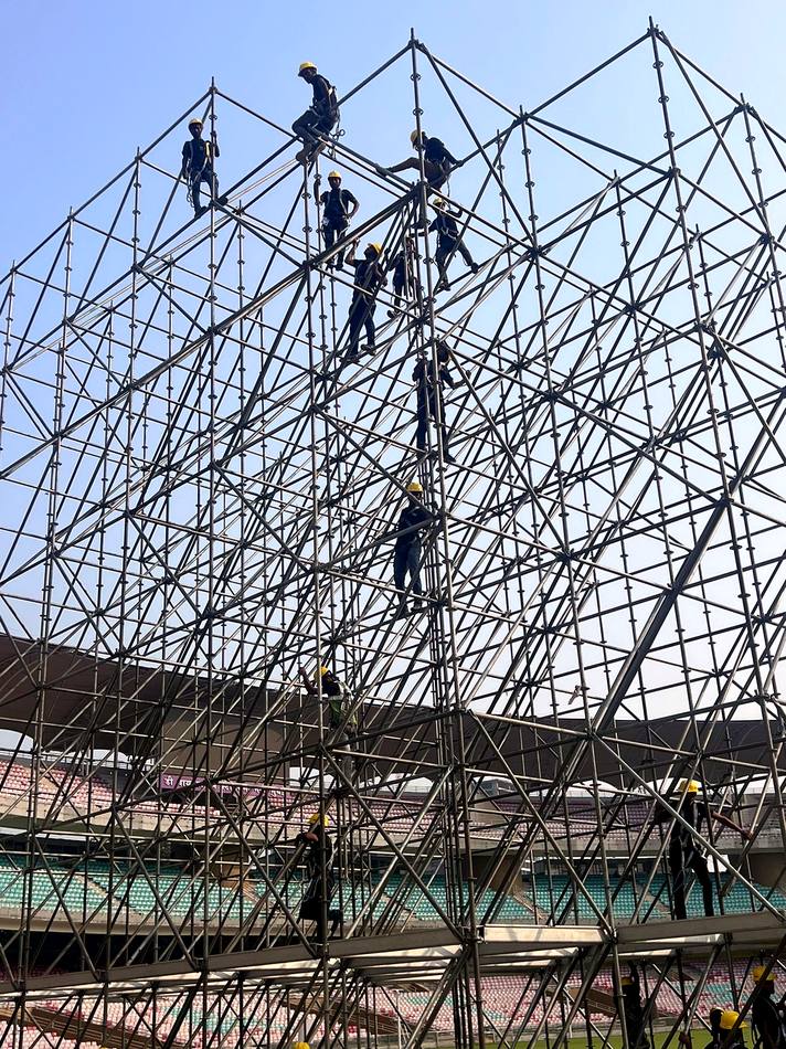 VIDEAS crew building the massive scaffolding grid for Coldplay Mumbai
